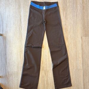 Elegant Brown Leggings with Blue Accent